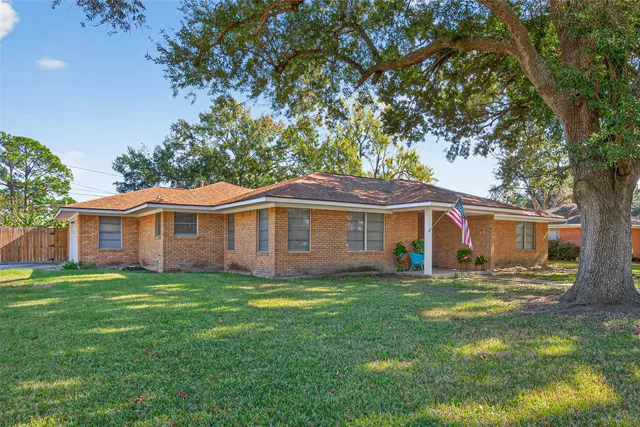 $210,000 | 212 Lindsey Avenue, Bay City, TX 77414