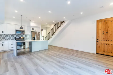 $5,000 | 5325 1/2 Ben Avenue, Valley Village, CA 91607