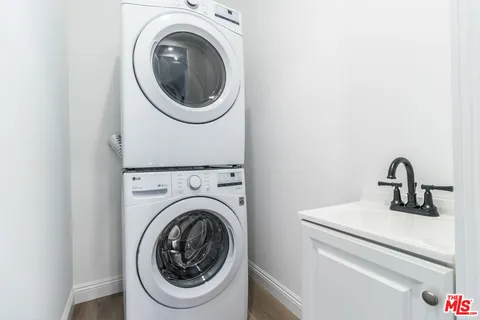 $5,000 | 5325 1/2 Ben Avenue, Valley Village, CA 91607