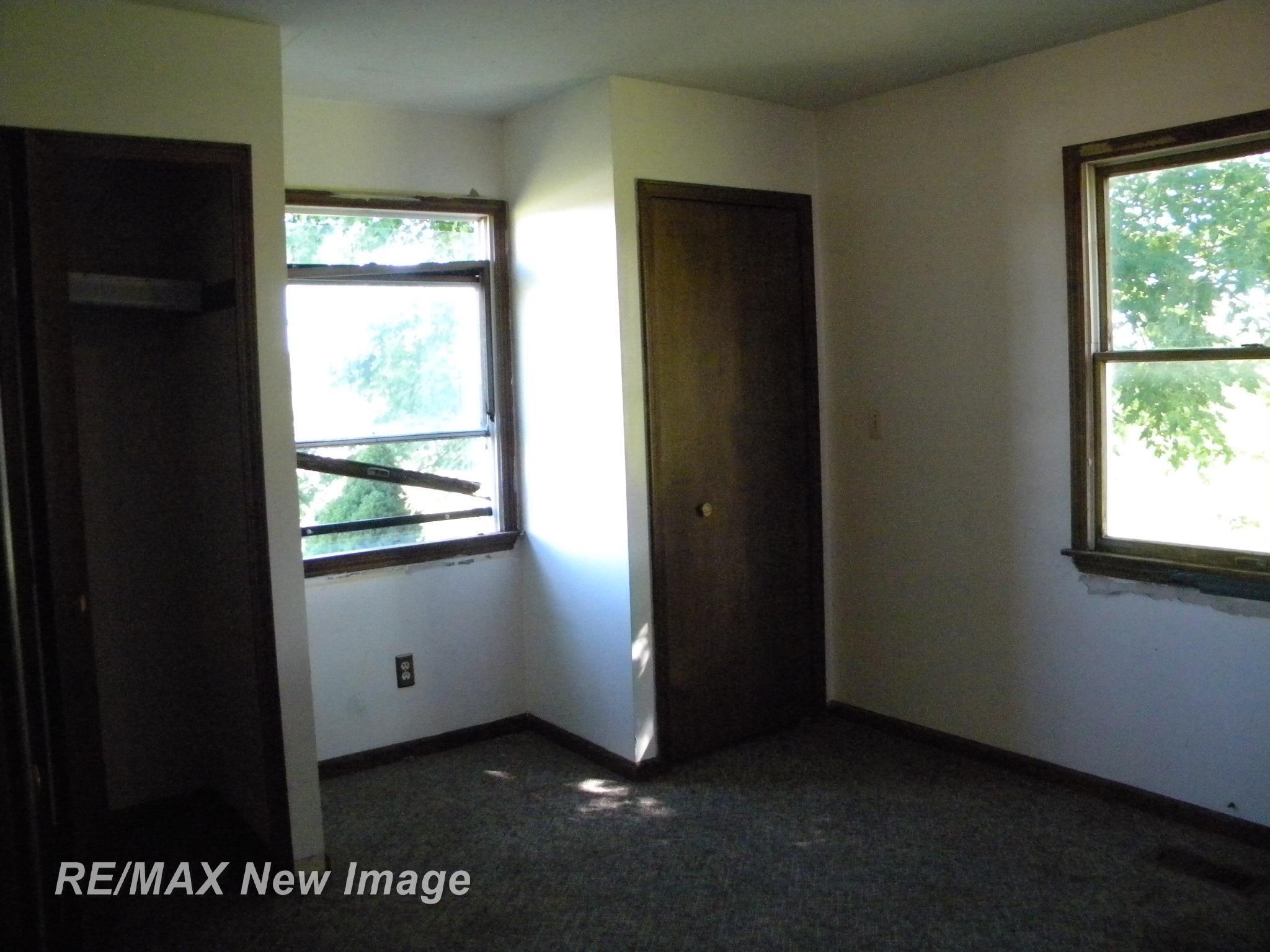 266 East Henderson Road Owosso, MI 48867 - Photo 7 of 20 50125339-6.JPG