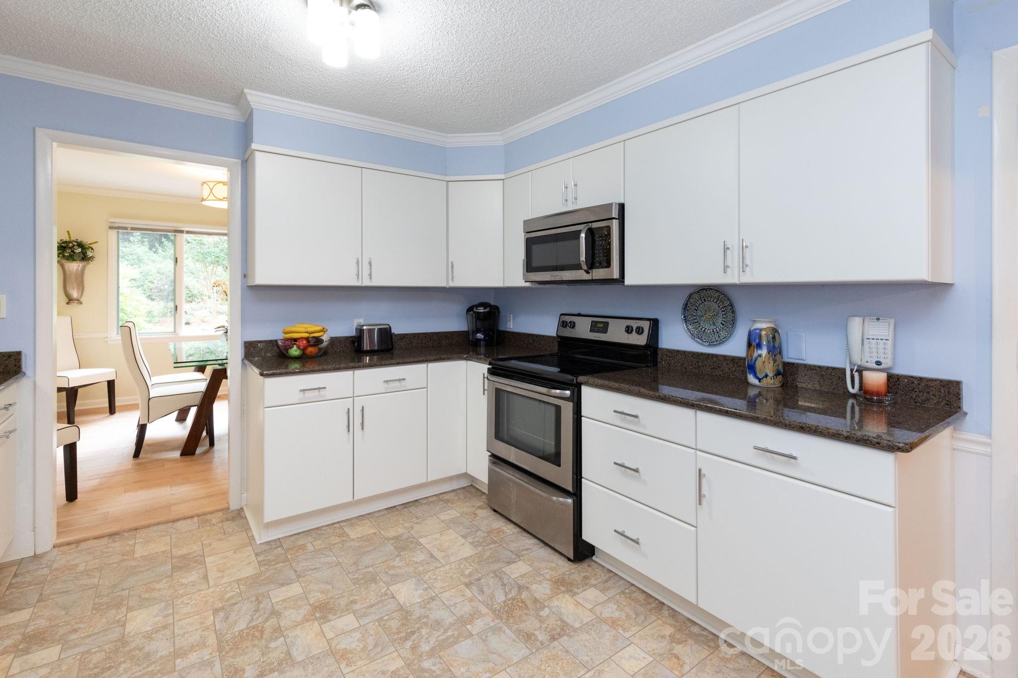301 Crowfields Lane Asheville, NC 28803 - Photo 7 of 28