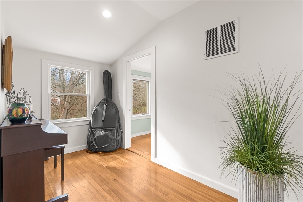11 Springdale Avenue Wellesley, MA 02481 - Photo 20 of 33