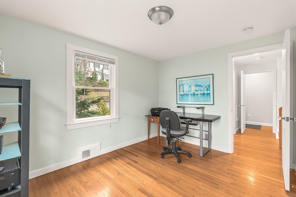 11 Springdale Avenue Wellesley, MA 02481 - Photo 23 of 33
