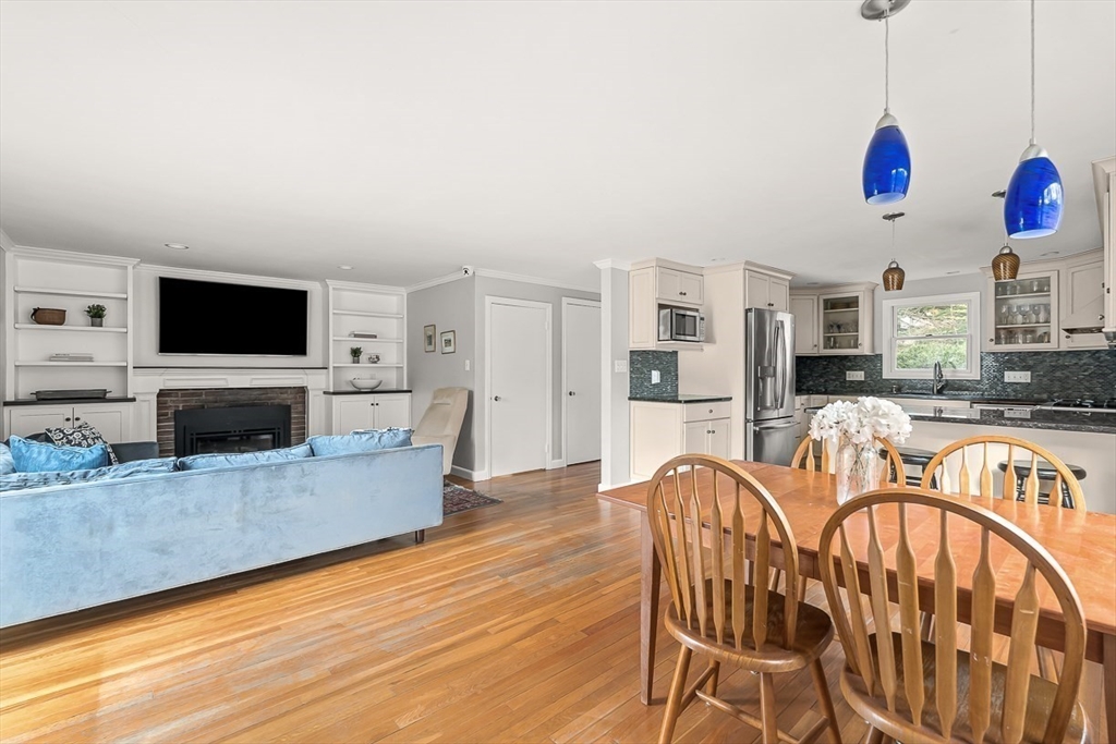 11 Springdale Avenue Wellesley, MA 02481 - Photo 4 of 33