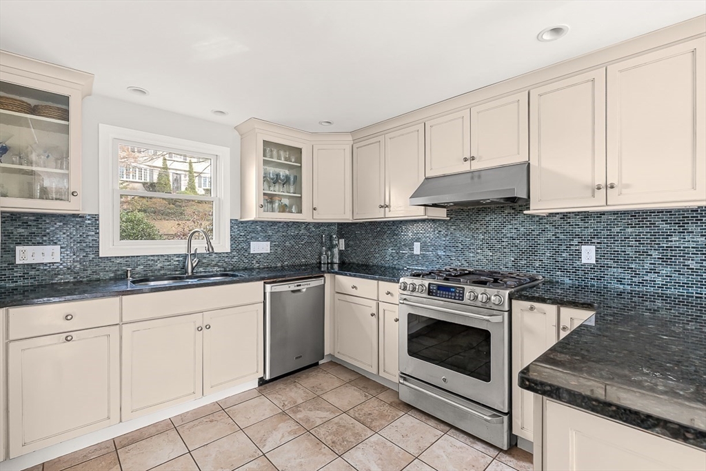11 Springdale Avenue Wellesley, MA 02481 - Photo 9 of 33