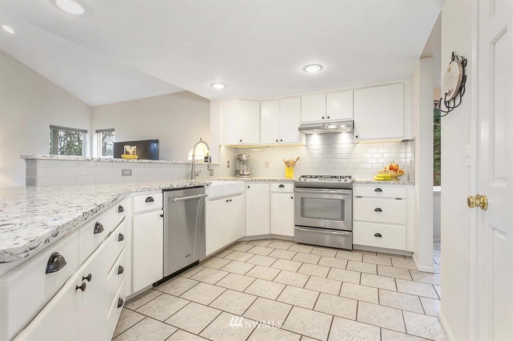 23261 Jefferson Point Road Northeast Kingston, WA 98346 - Photo 13 of 25 Gallery Image 13