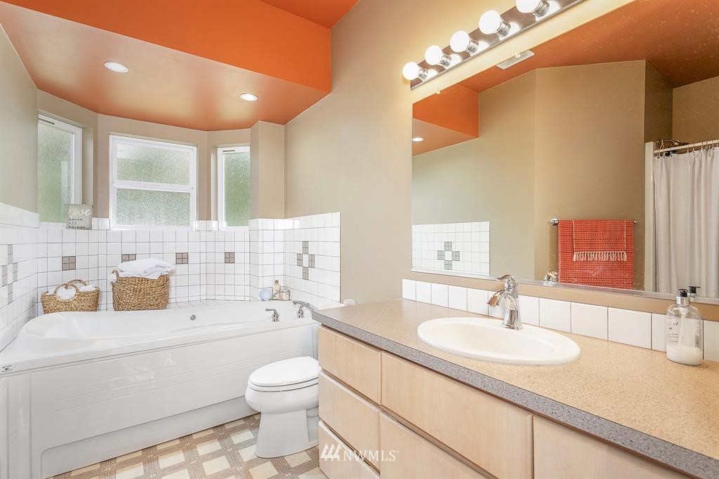23261 Jefferson Point Road Northeast Kingston, WA 98346 - Photo 19 of 25 Gallery Image 19