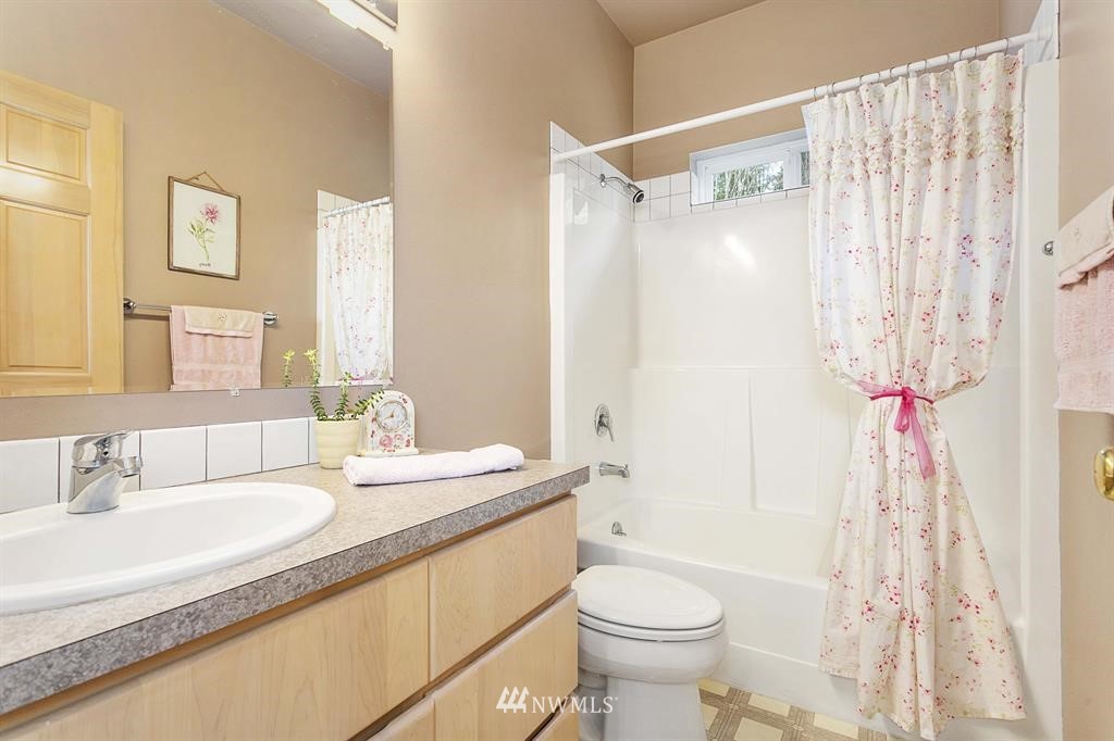 23261 Jefferson Point Road Northeast Kingston, WA 98346 - Photo 22 of 25 Gallery Image 22