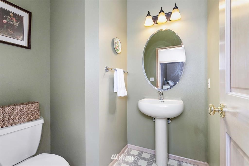 23261 Jefferson Point Road Northeast Kingston, WA 98346 - Photo 7 of 25 Gallery Image 7