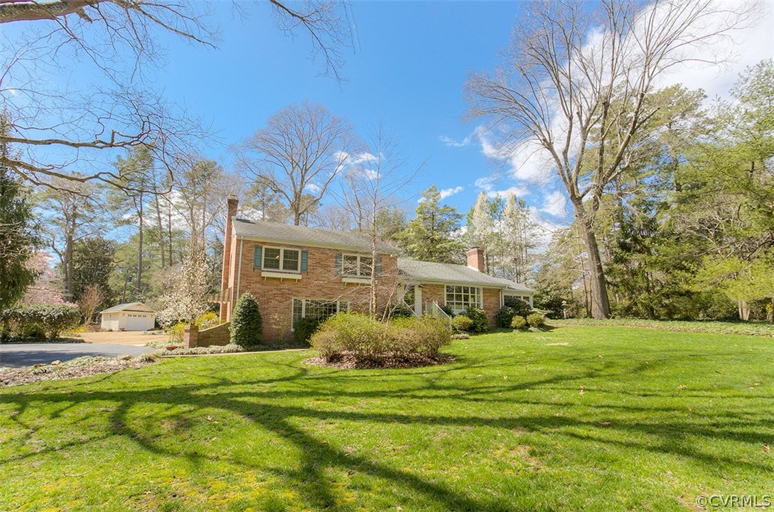 Beautifully maintained brick home on spacious corn