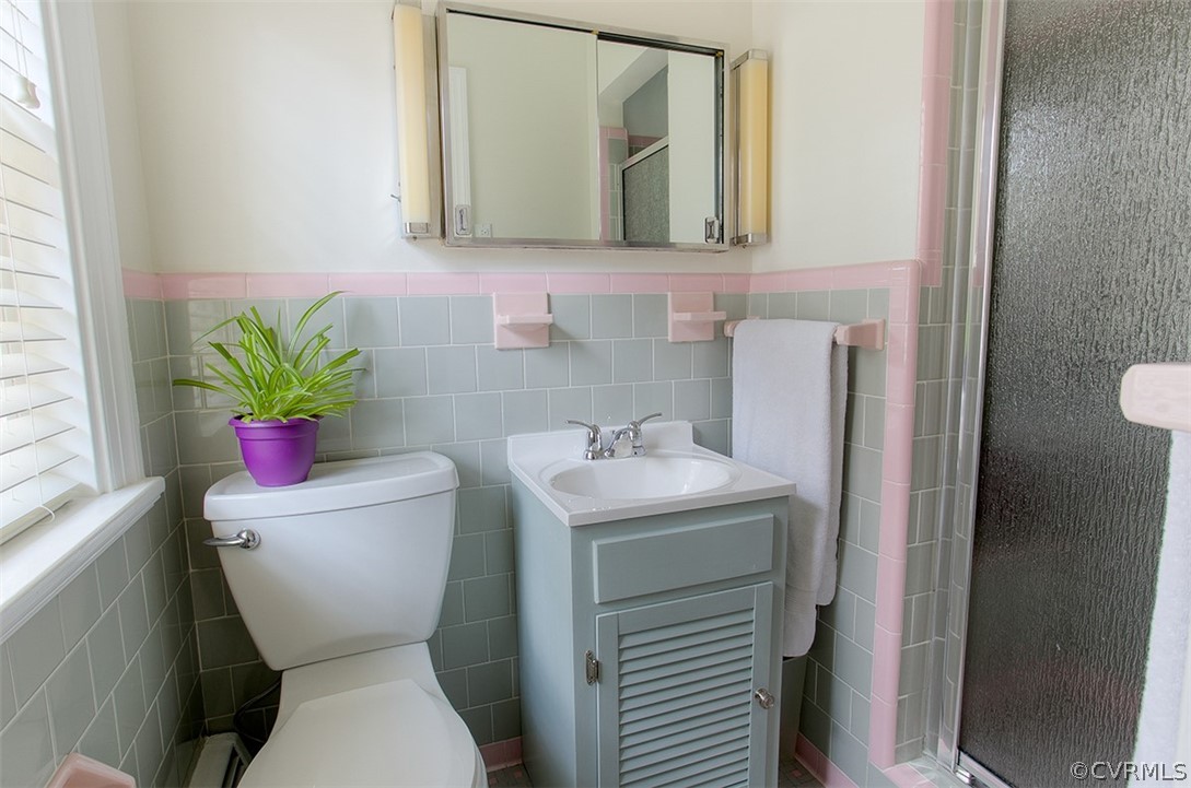 4036 Sherbrook Road Richmond, VA 23235 - Photo 21 of 41 En suite master bathroom
