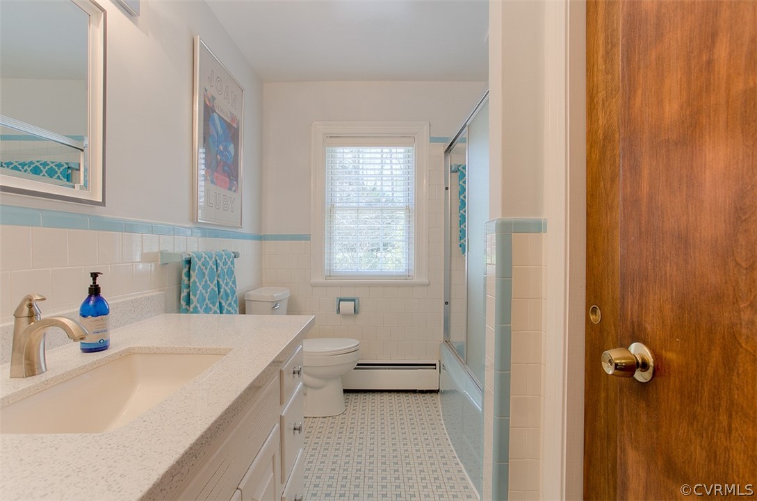 4036 Sherbrook Road Richmond, VA 23235 - Photo 24 of 41 Fully tiled hall bathroom with updated countertop