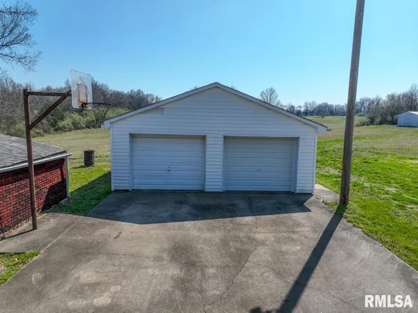 $318,000 | 11177 Stotlar Road, Marion, IL 62959