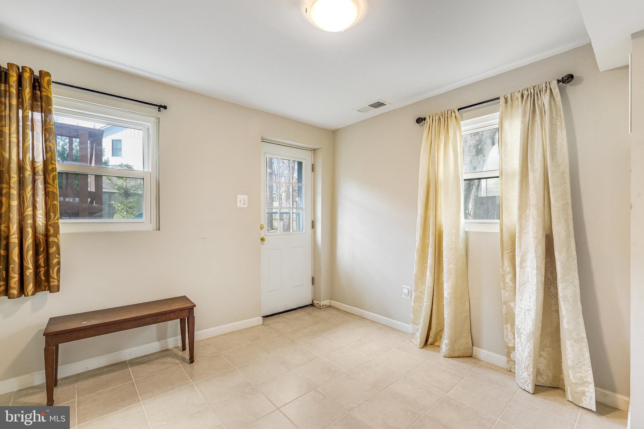 205 Tapawingo Road Southwest Vienna, VA 22180 - Photo 29 of 38