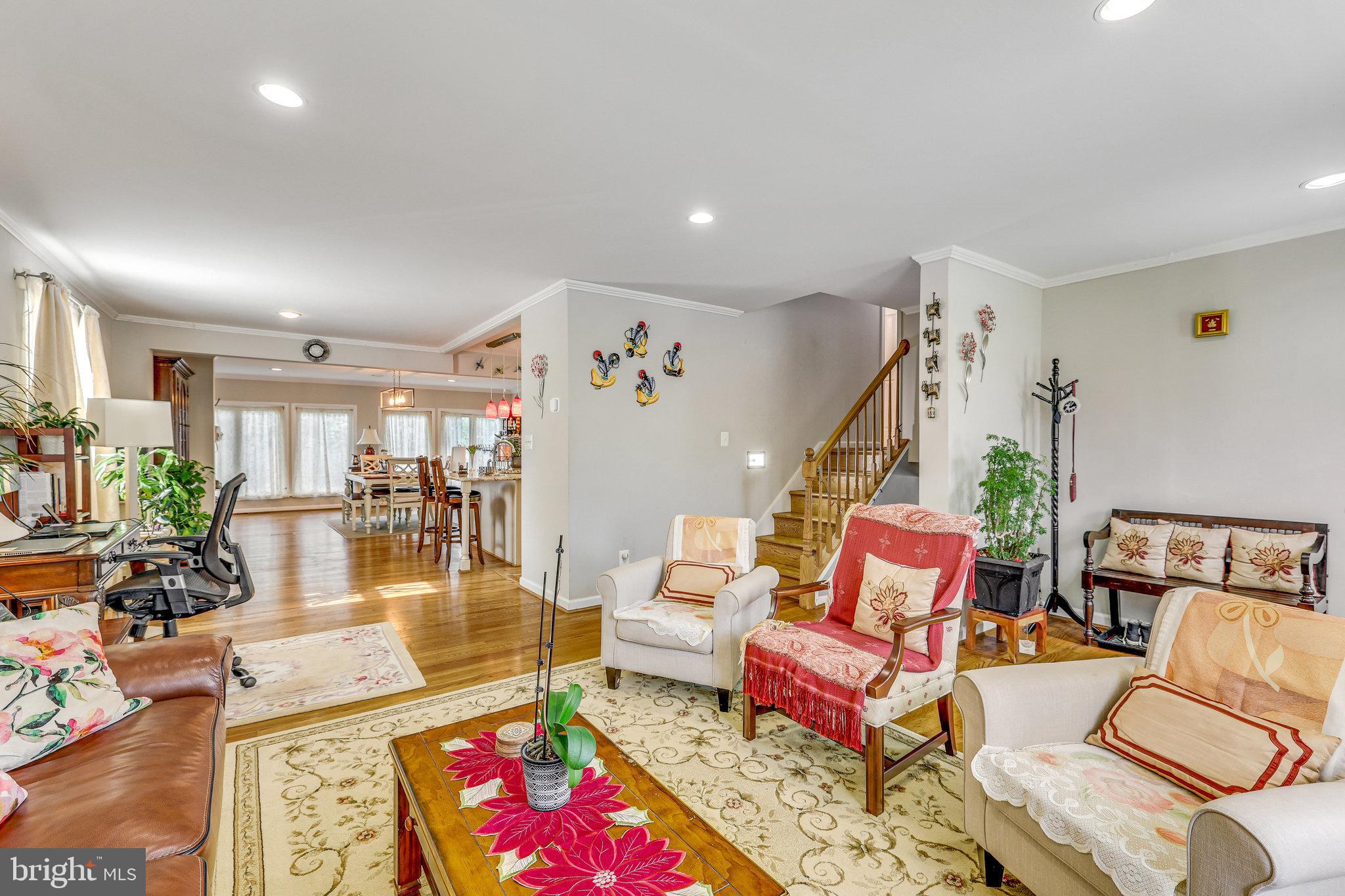 205 Tapawingo Road Southwest Vienna, VA 22180 - Photo 3 of 38