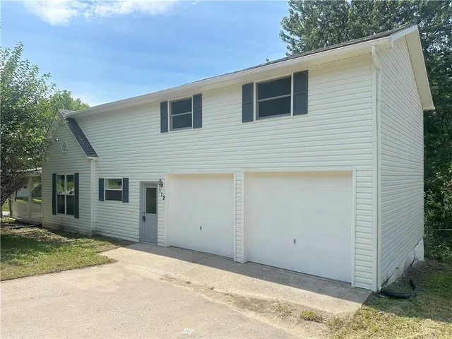 $239,900 | 112 East 4th Street, Dearborn, MO 64439