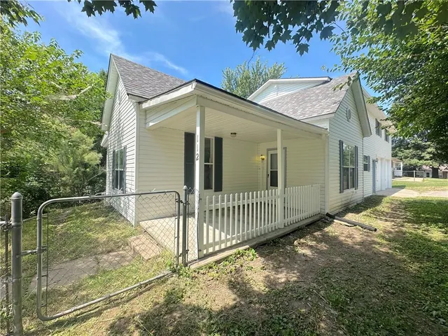 $239,900 | 112 East 4th Street, Dearborn, MO 64439