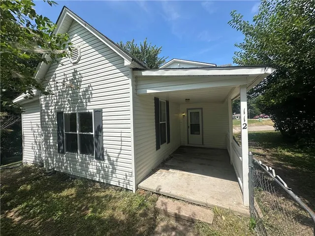 $239,900 | 112 East 4th Street, Dearborn, MO 64439