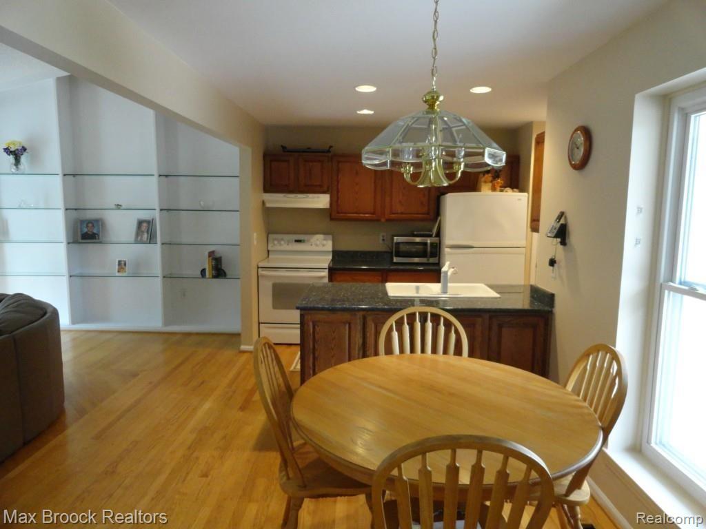 2071 North Fairview Lane Rochester Hills, MI 48306 - Photo 13 of 40