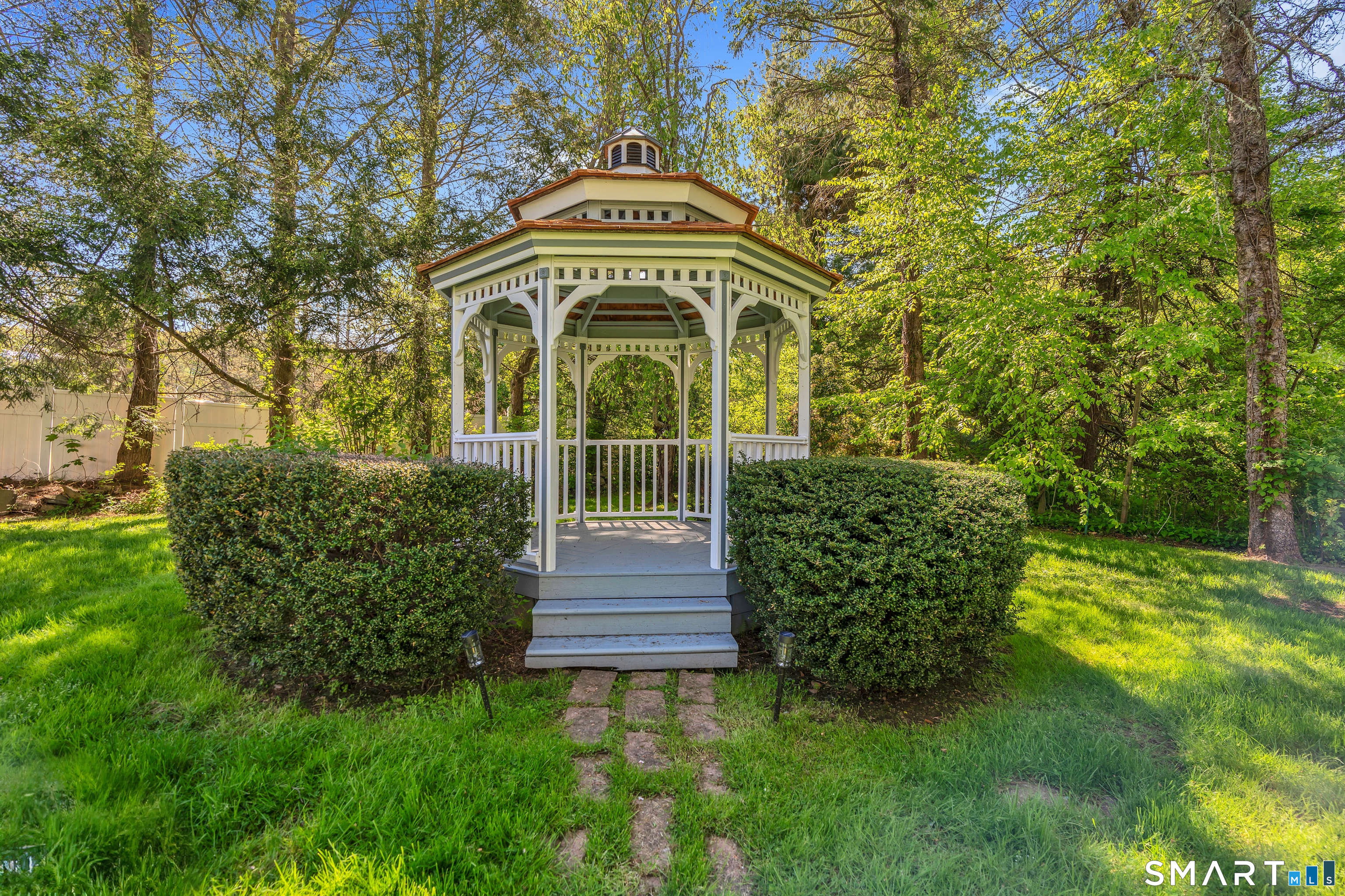 286 Daniels Farm Road Trumbull, CT 06611 - Photo 25 of 35