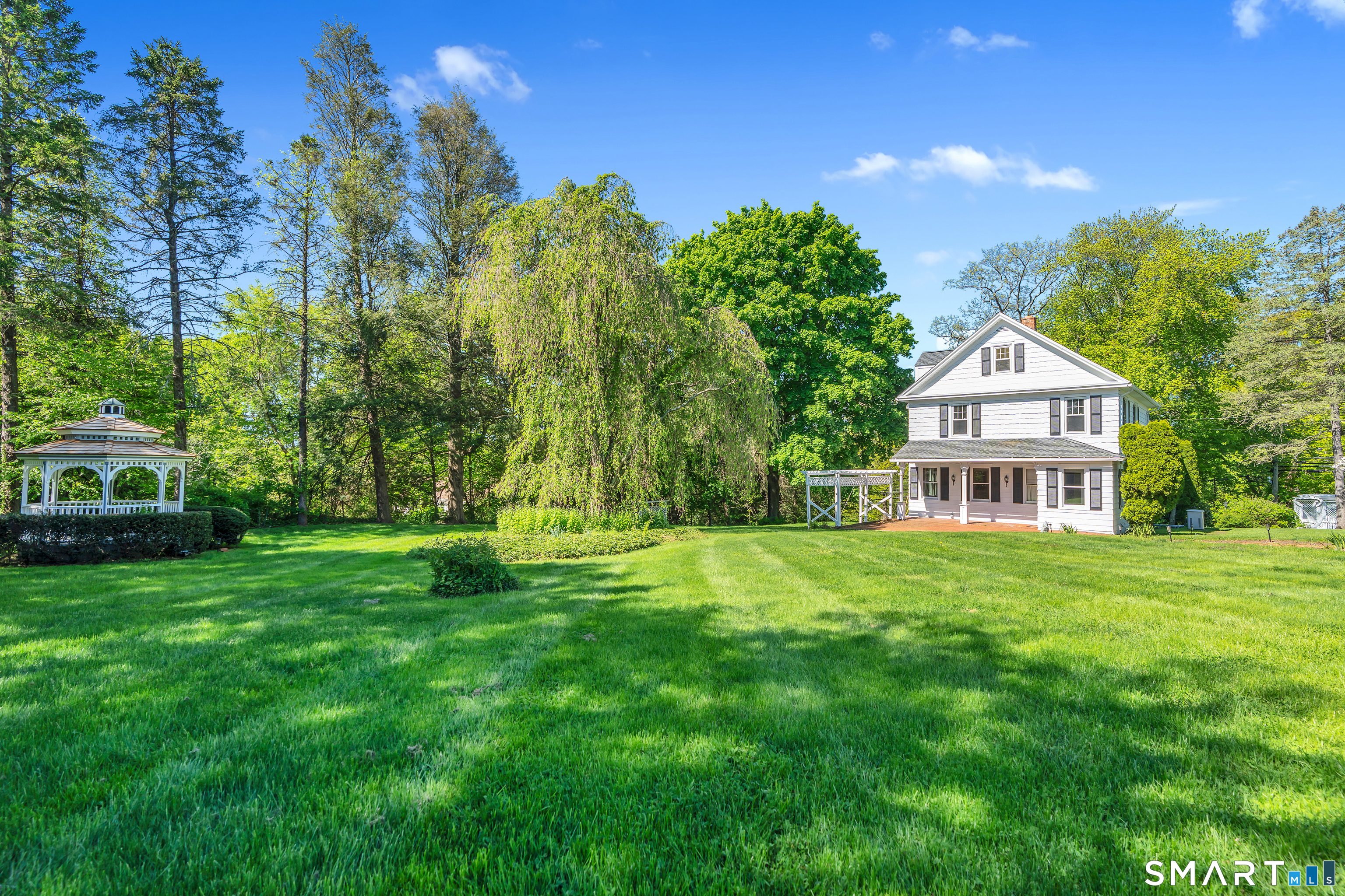 286 Daniels Farm Road Trumbull, CT 06611 - Photo 4 of 35