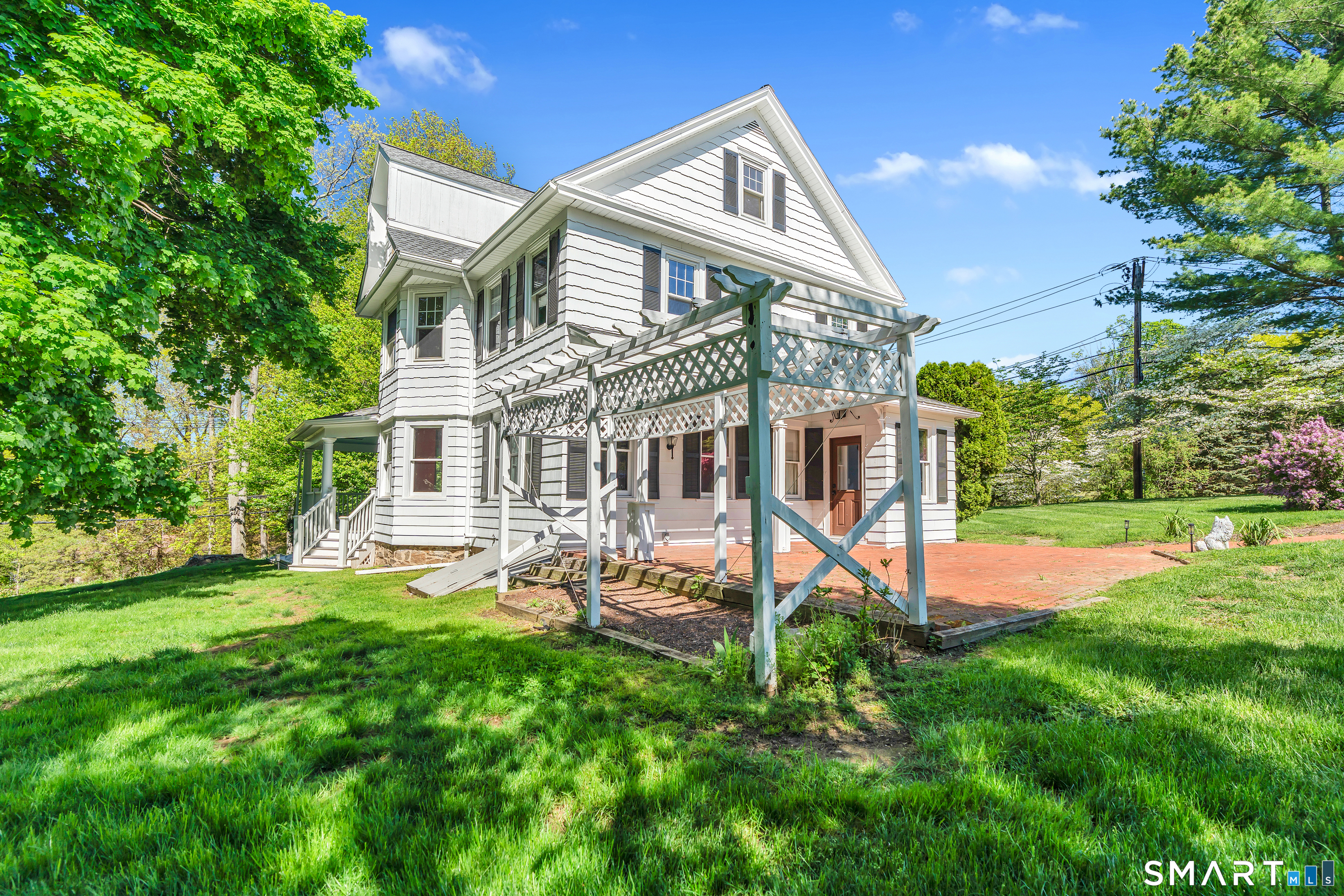 286 Daniels Farm Road Trumbull, CT 06611 - Photo 8 of 35