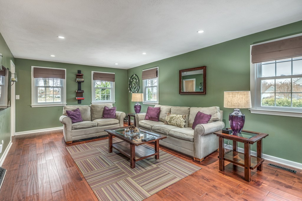 19 Sampson Road Bolton, MA 01740 - Photo 5 of 21 Gallery Image 5