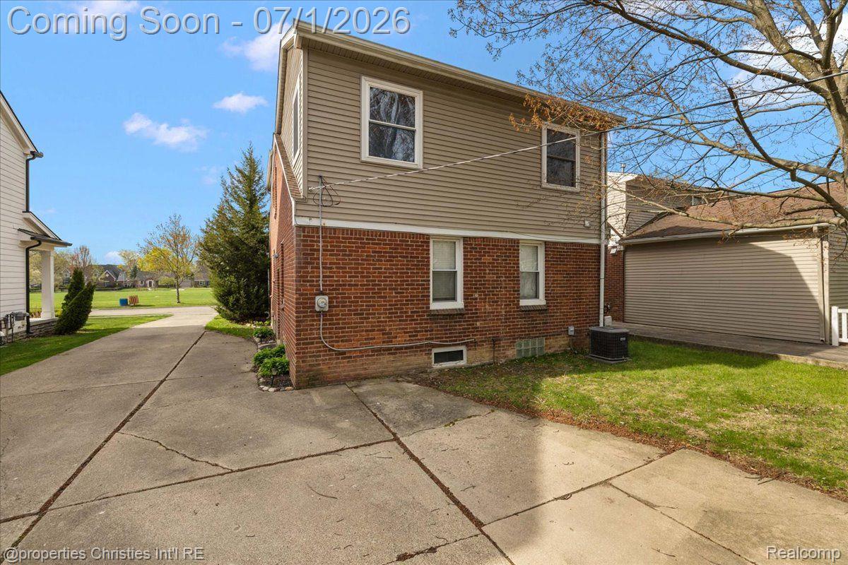 2209 Windemere Road Birmingham, MI 48009 - Photo 33 of 37