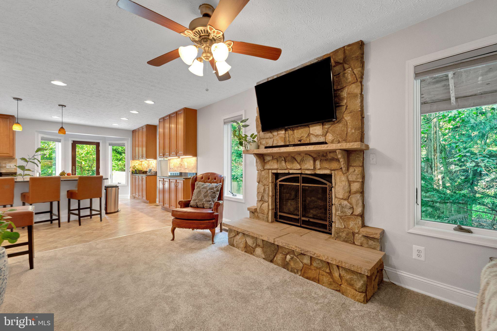 1012 B And L Club Road Pasadena, MD 21122 - Photo 11 of 54 Livingroom