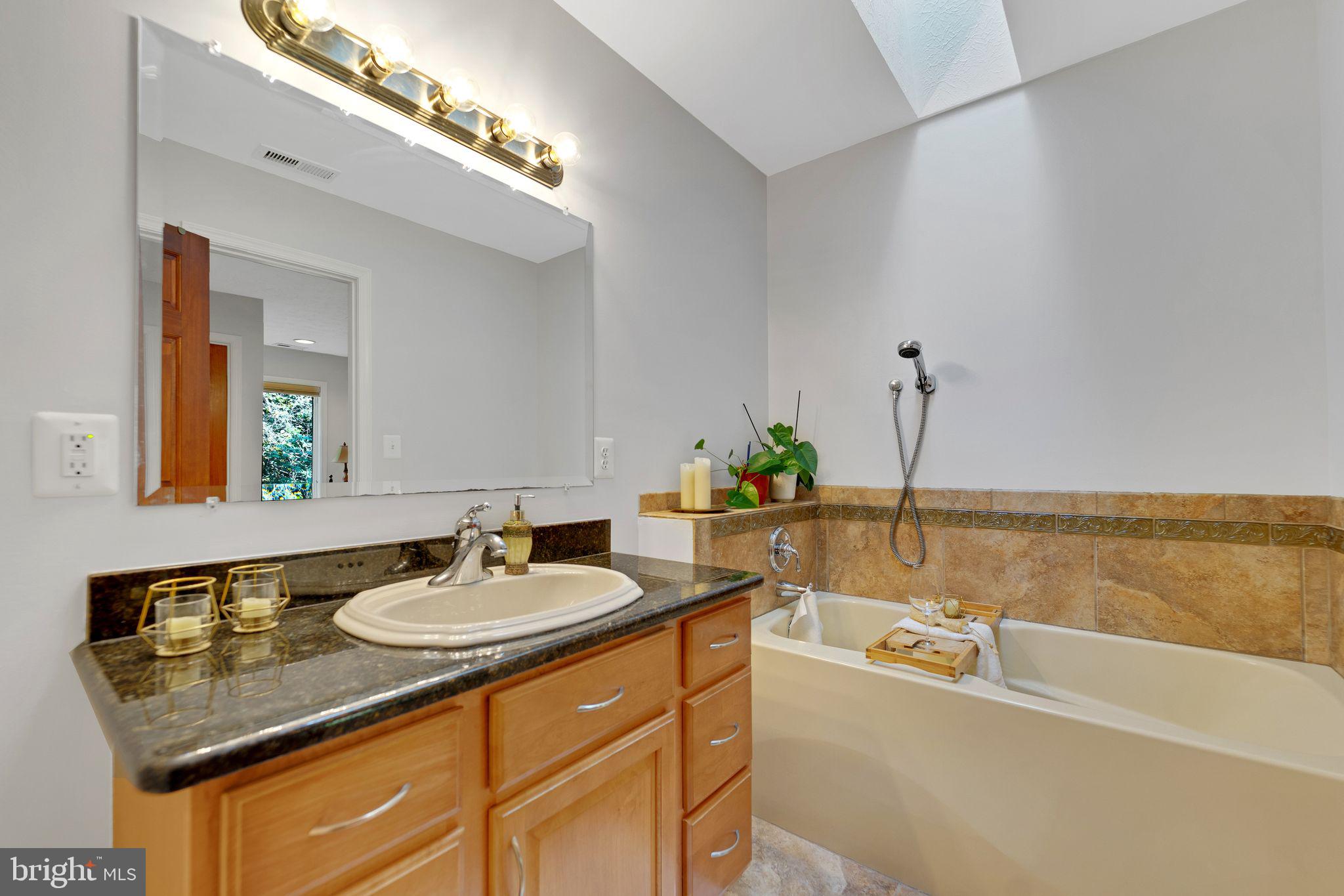 1012 B And L Club Road Pasadena, MD 21122 - Photo 26 of 54 Primary en-suite w/skylight and jetted tub