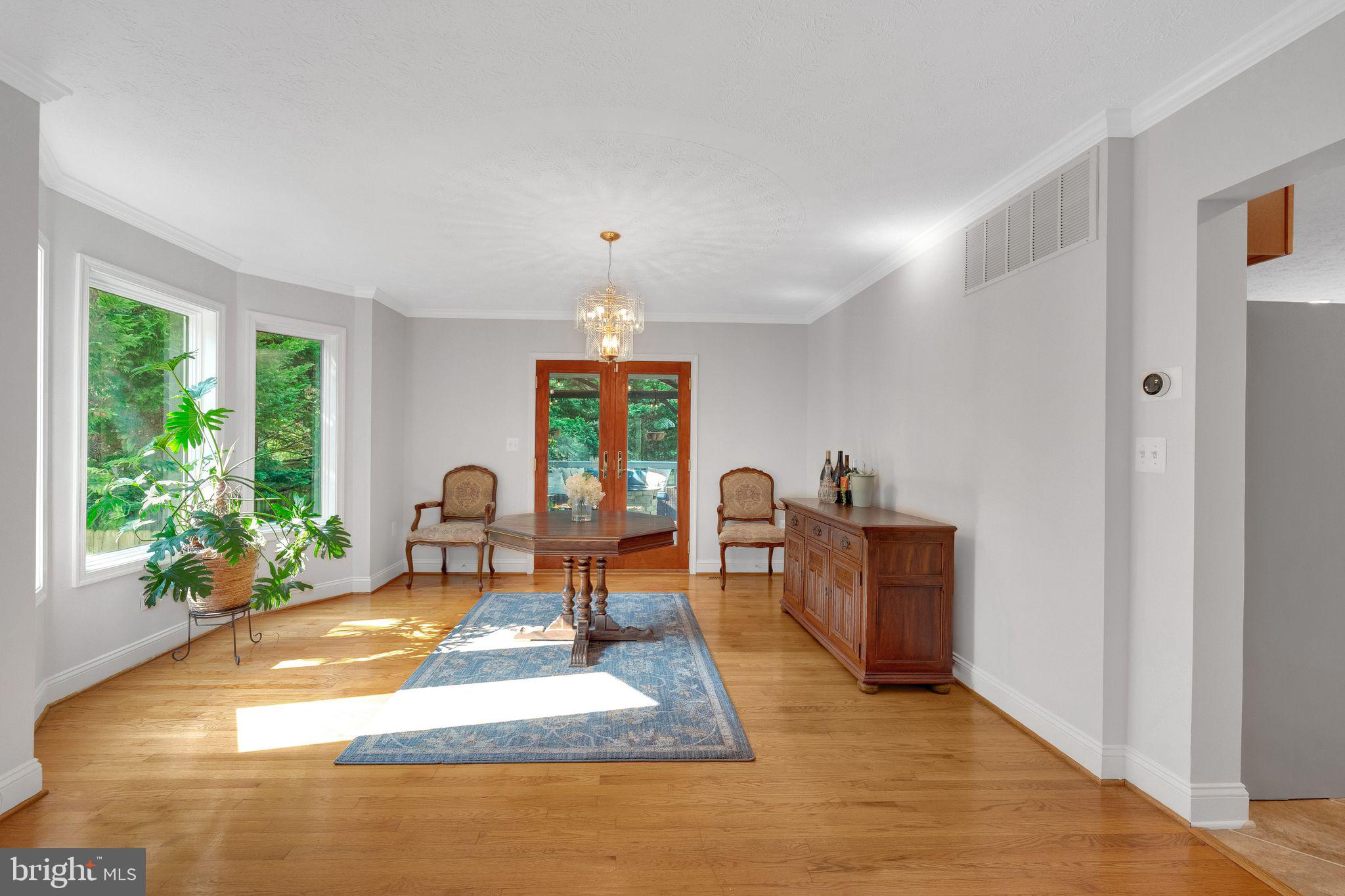 1012 B And L Club Road Pasadena, MD 21122 - Photo 4 of 54 Dining room