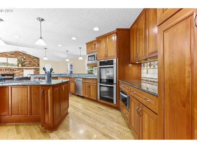 $899,900 | 37330 Southeast Dodge Park Boulevard, Boring, OR 97009