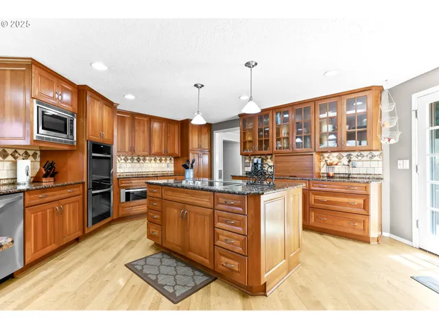 $899,900 | 37330 Southeast Dodge Park Boulevard, Boring, OR 97009