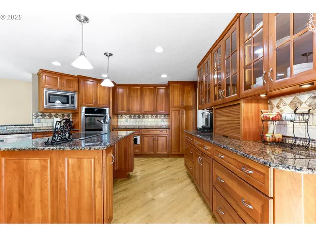 $899,900 | 37330 Southeast Dodge Park Boulevard, Boring, OR 97009