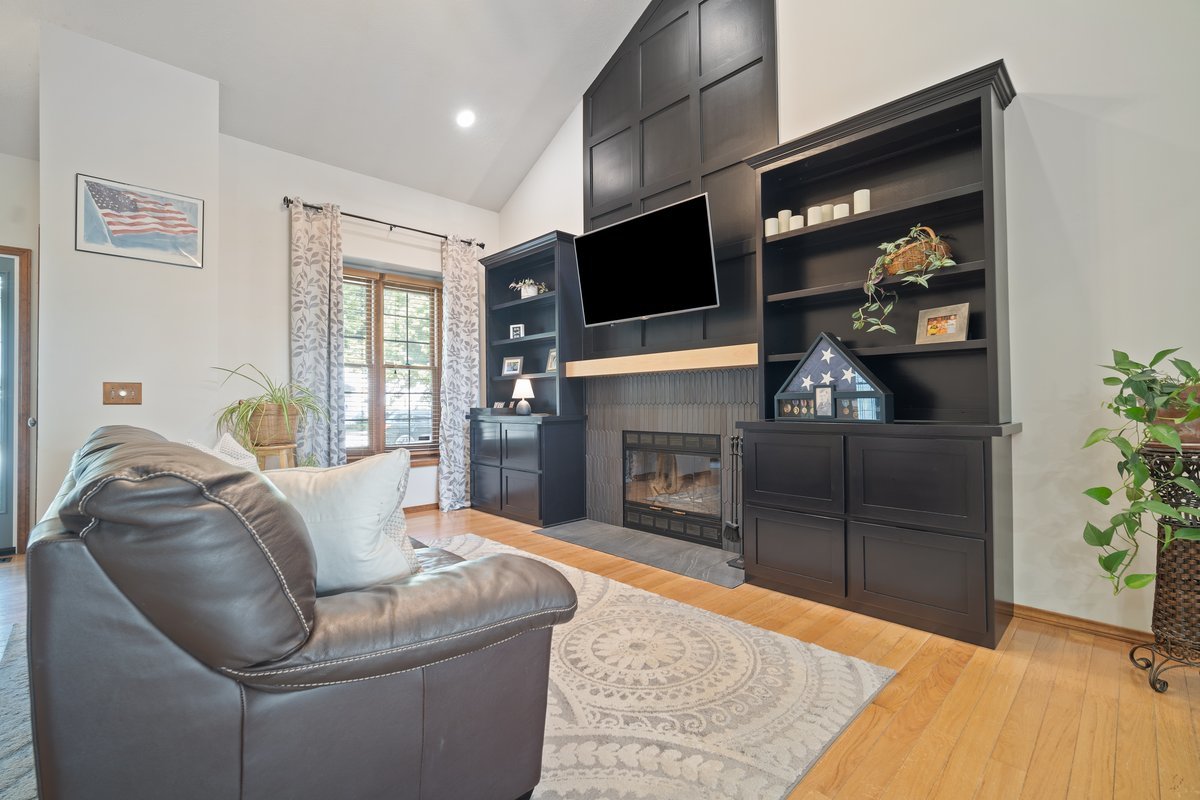 2606 Persimmon Place Bloomington, IL 61701 - Photo 3 of 19 a living room with furniture and a fireplace