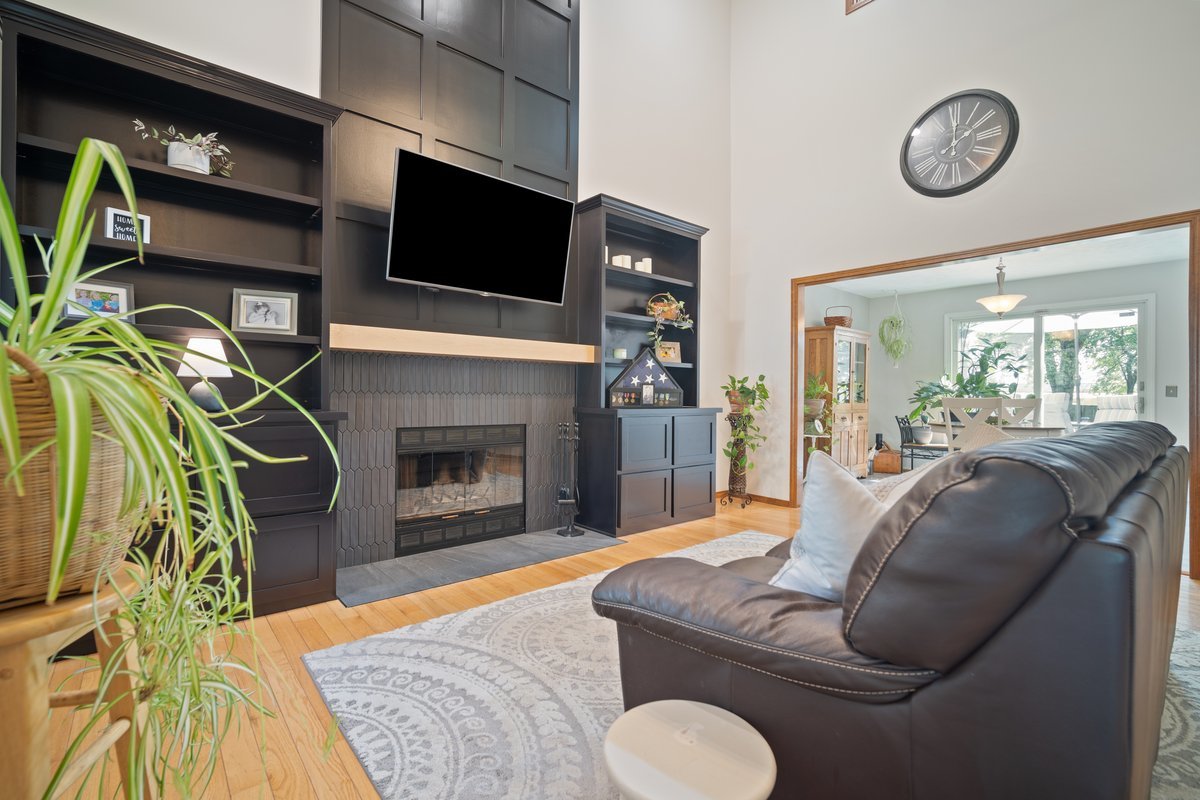 2606 Persimmon Place Bloomington, IL 61701 - Photo 4 of 19 a living room with furniture a flat screen tv and a fireplace