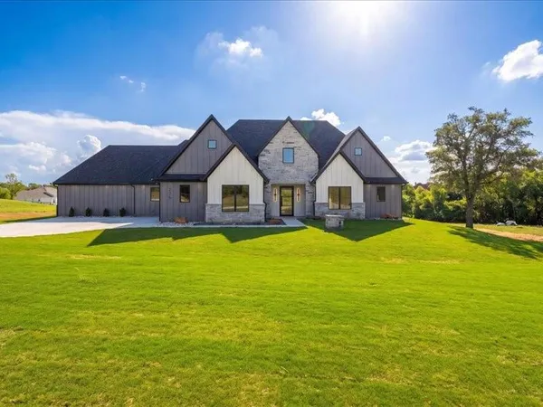 $800,000 | 275 Latigo Way, Weatherford, TX 76088