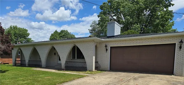 $238,000 | 120 Autumnvale Drive, Lockport City, NY 14094