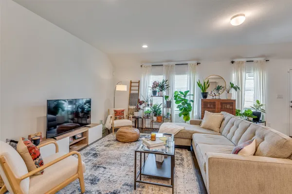 $2,250 | 809 San Marcos Street, Manor, TX 78653