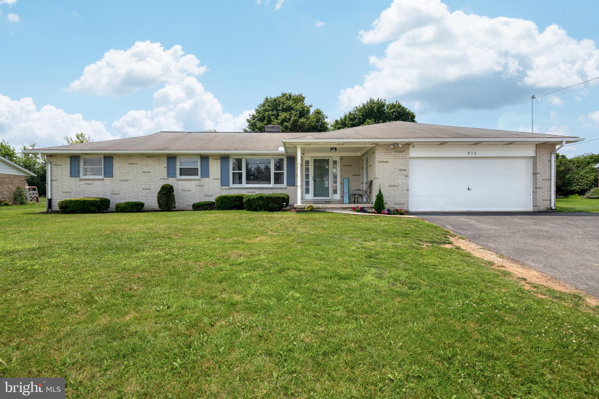 850 Cape Horn Road York, PA 17402 - Photo 1 of 33 Front