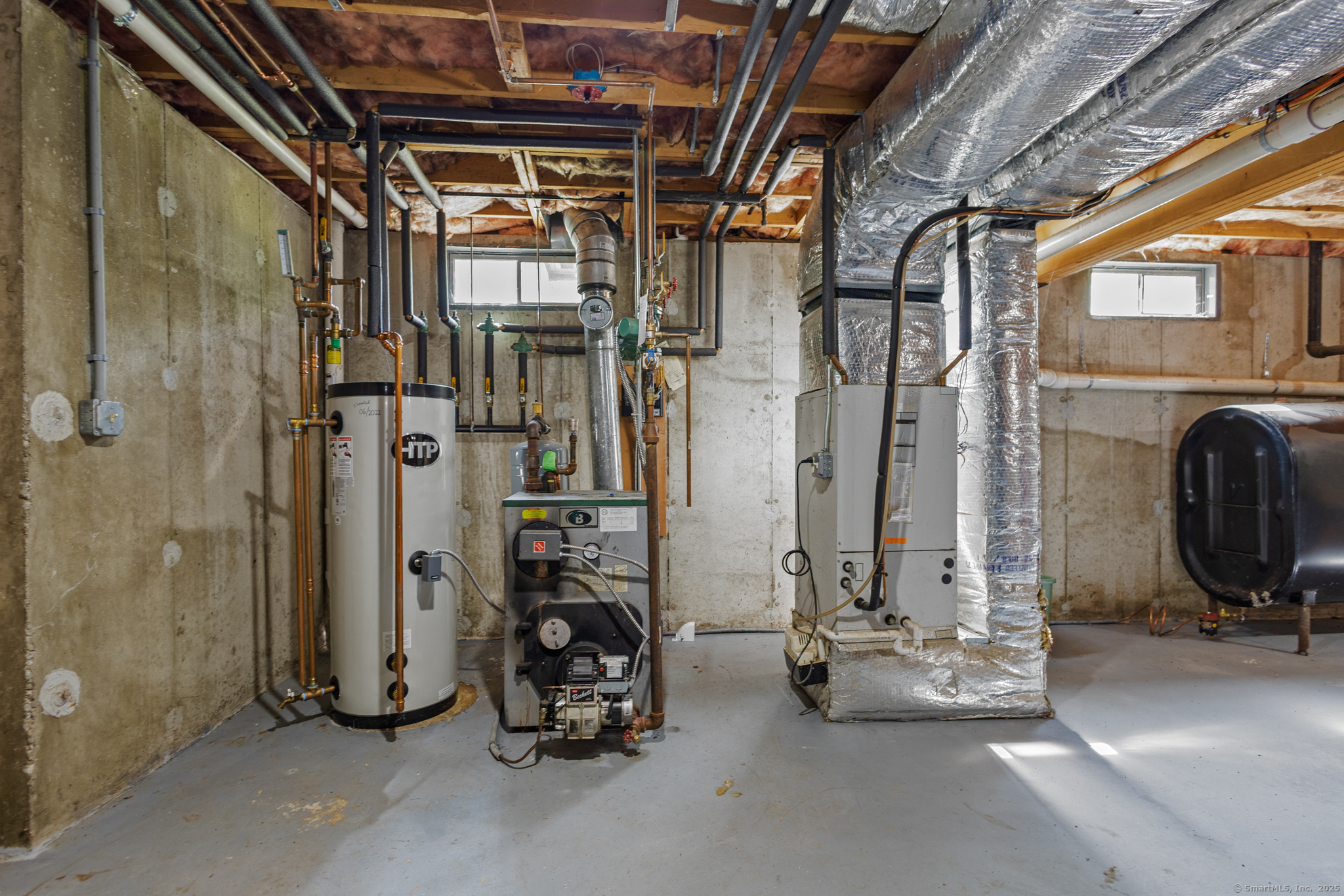 433 Fabyan Road Thompson, CT 06255 - Photo 27 of 39 a view of a room with gym equipment