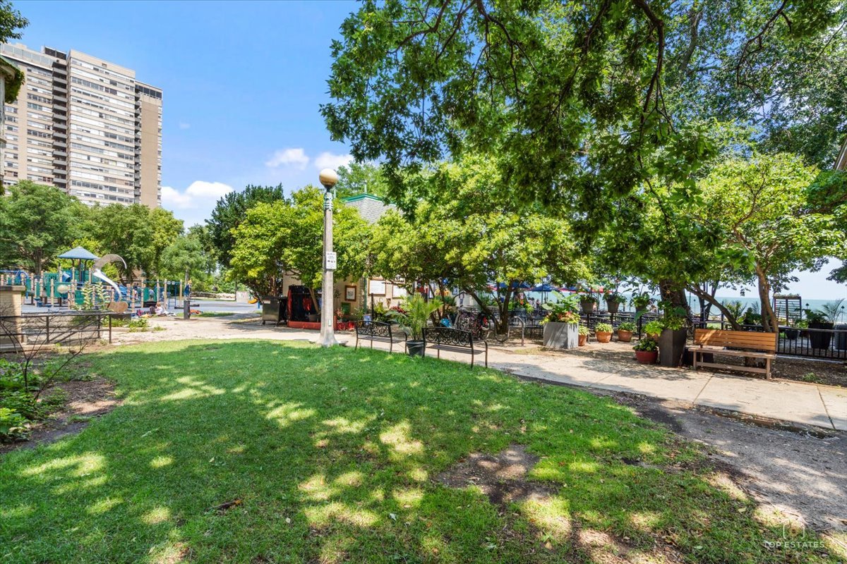 6301 North Sheridan Road, Unit 19N Chicago, IL 60660 - Photo 17 of 19 Gallery Image 17