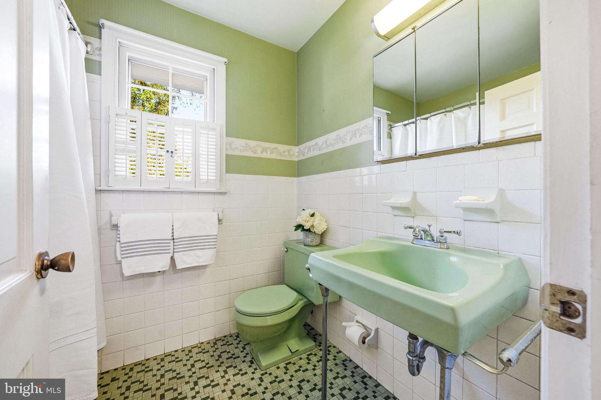 305 Gulph Hills Road Wayne, PA 19087 - Photo 28 of 49 Hall Bath