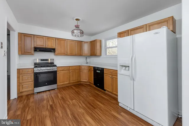 $375,000 | 2 Debras Lane, Sicklerville, NJ 08081