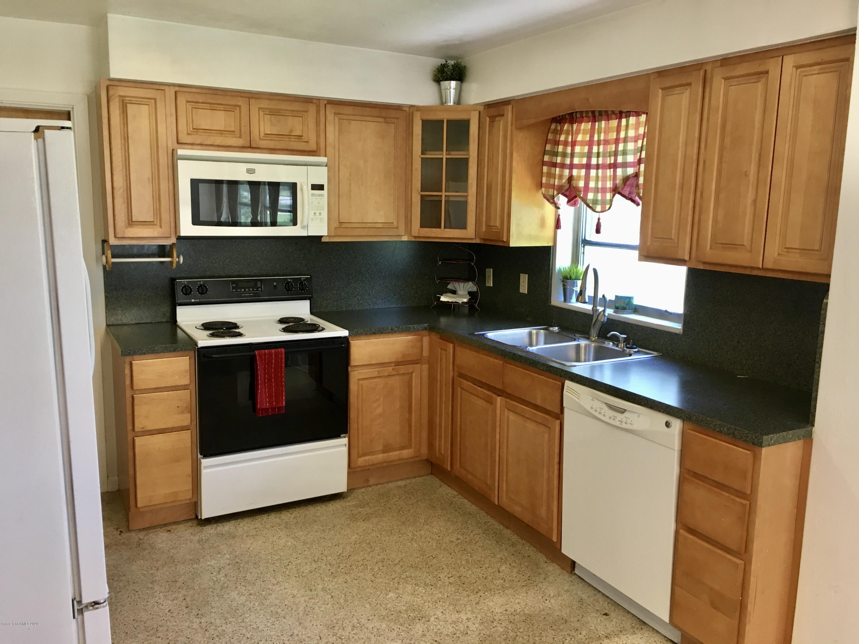 1665 Anson Road Melbourne, FL 32934 - Photo 5 of 31 kitchen