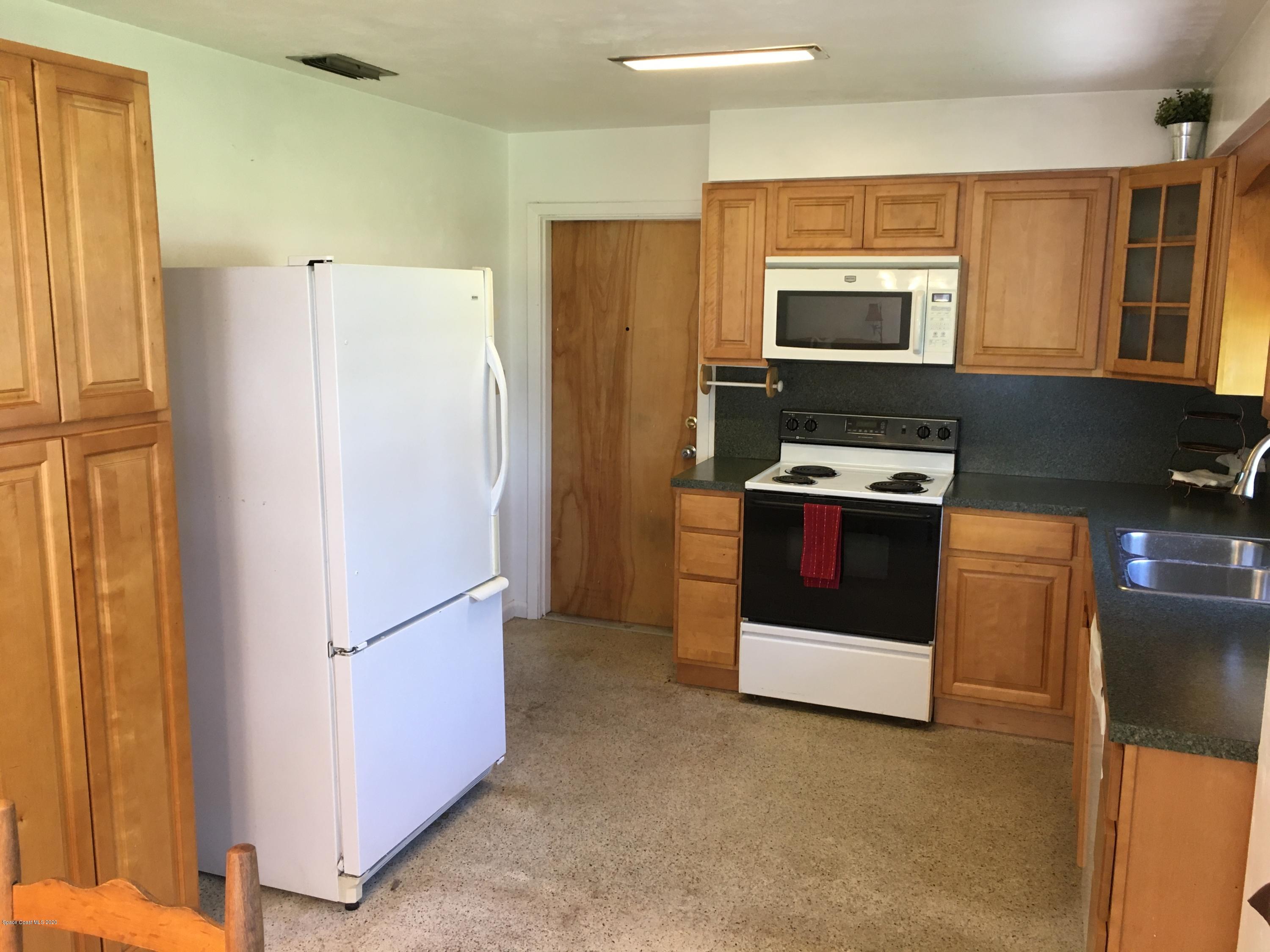 1665 Anson Road Melbourne, FL 32934 - Photo 6 of 31 kitchen