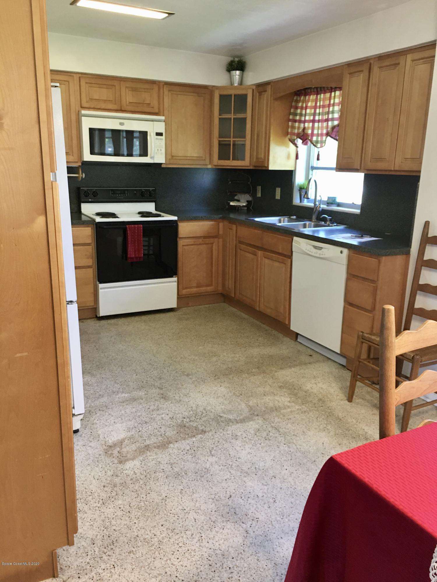 1665 Anson Road Melbourne, FL 32934 - Photo 7 of 31 kitchen