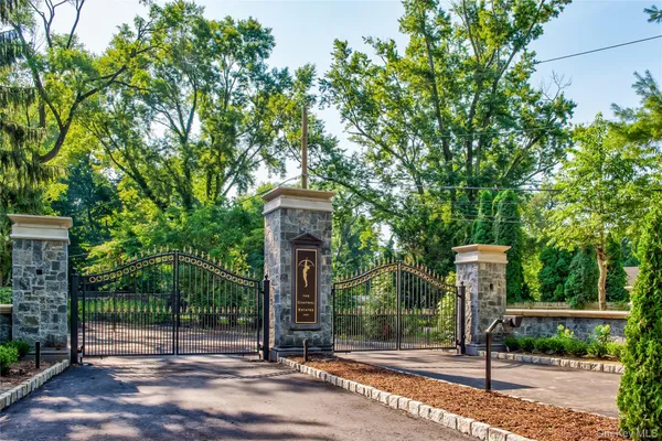 $2,400,000 | 170 Hegemans Lane, Glen Head, NY 11545