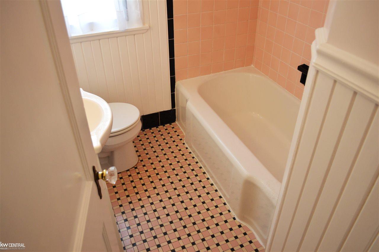 1738 Harvard Road Berkley, MI 48072 - Photo 12 of 31 Bathroom