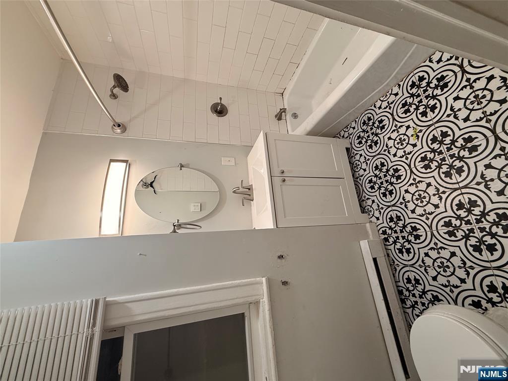 262 Undercliff Avenue, Unit 1 Edgewater, NJ 07020 - Photo 12 of 16